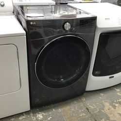 New Scratch And Dent Samsung Dryer. 1 Year Warranty 