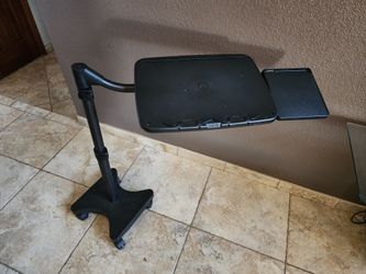 Levo Standing Laptop Stand