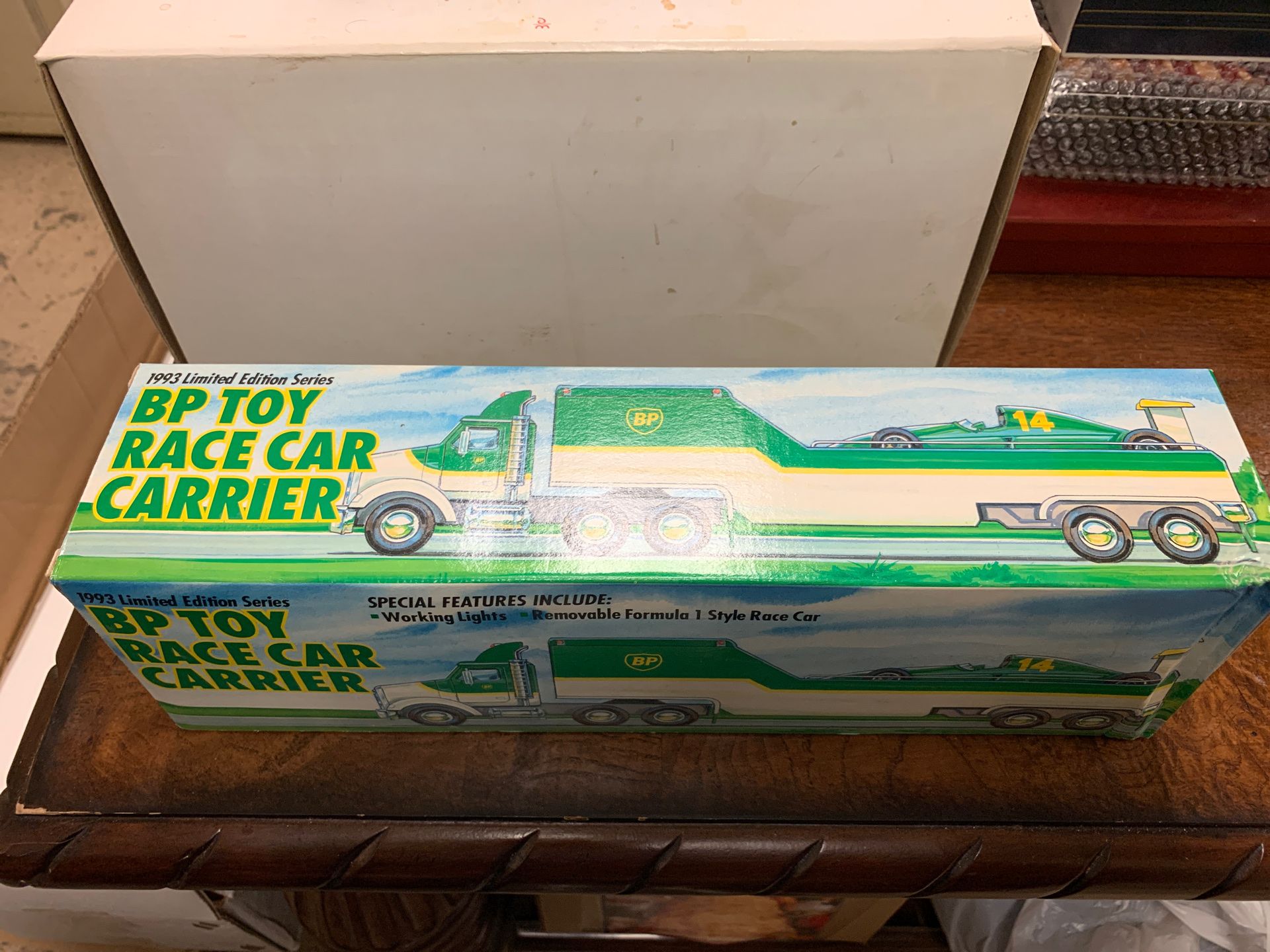 Bp TOY RACE CAR CARRIER