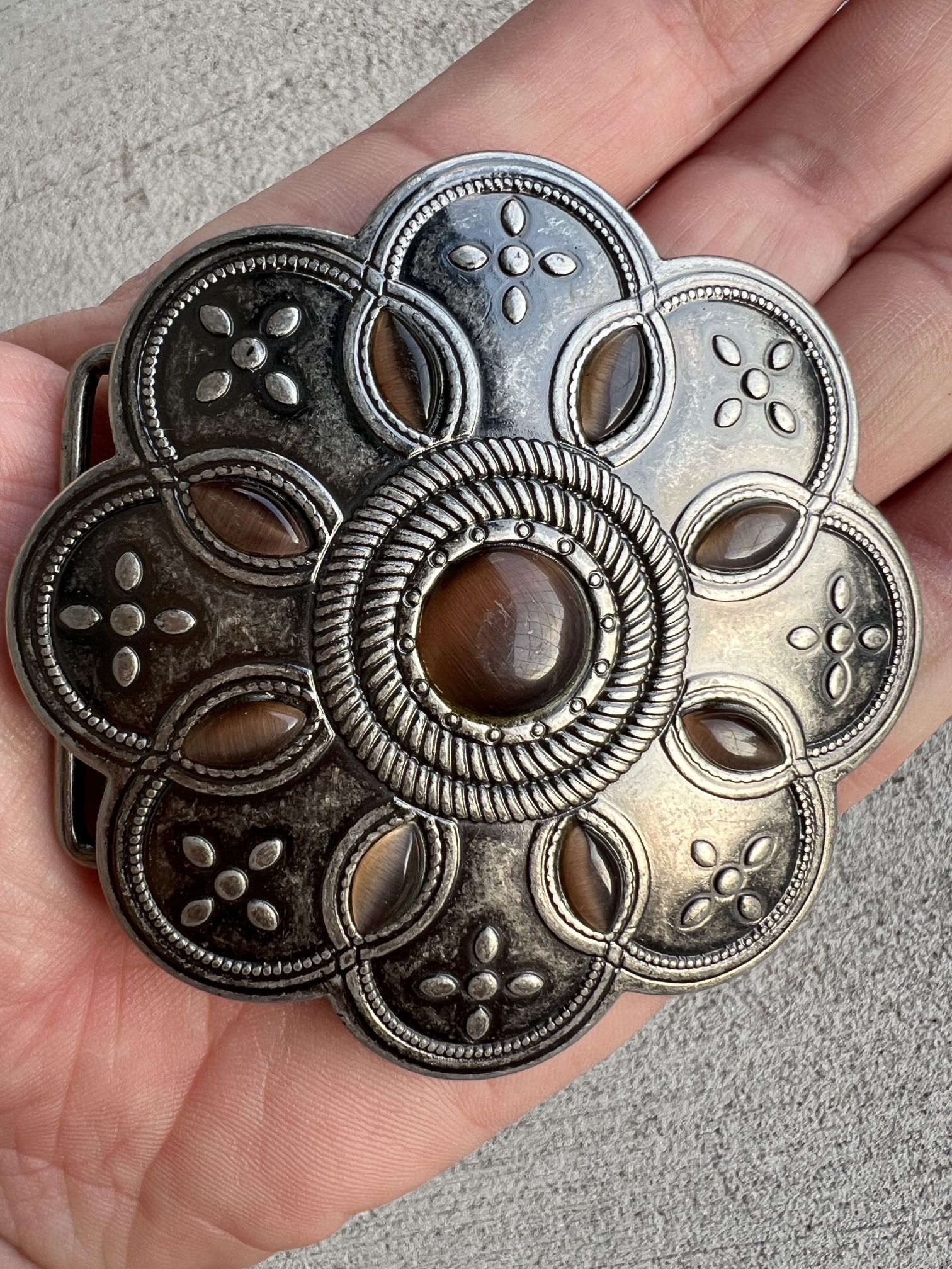 Vintage Boho Western Style Belt Buckle – Floral Design – Silver Tone with Cat’s Eye Stones