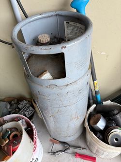 Propane bottle 1/2 full