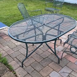 4 Chairs And Table Metal 
