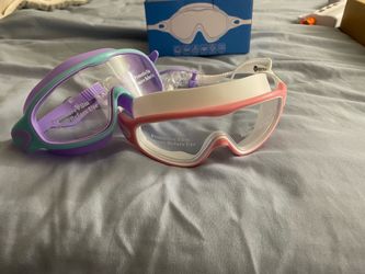 Swim goggles