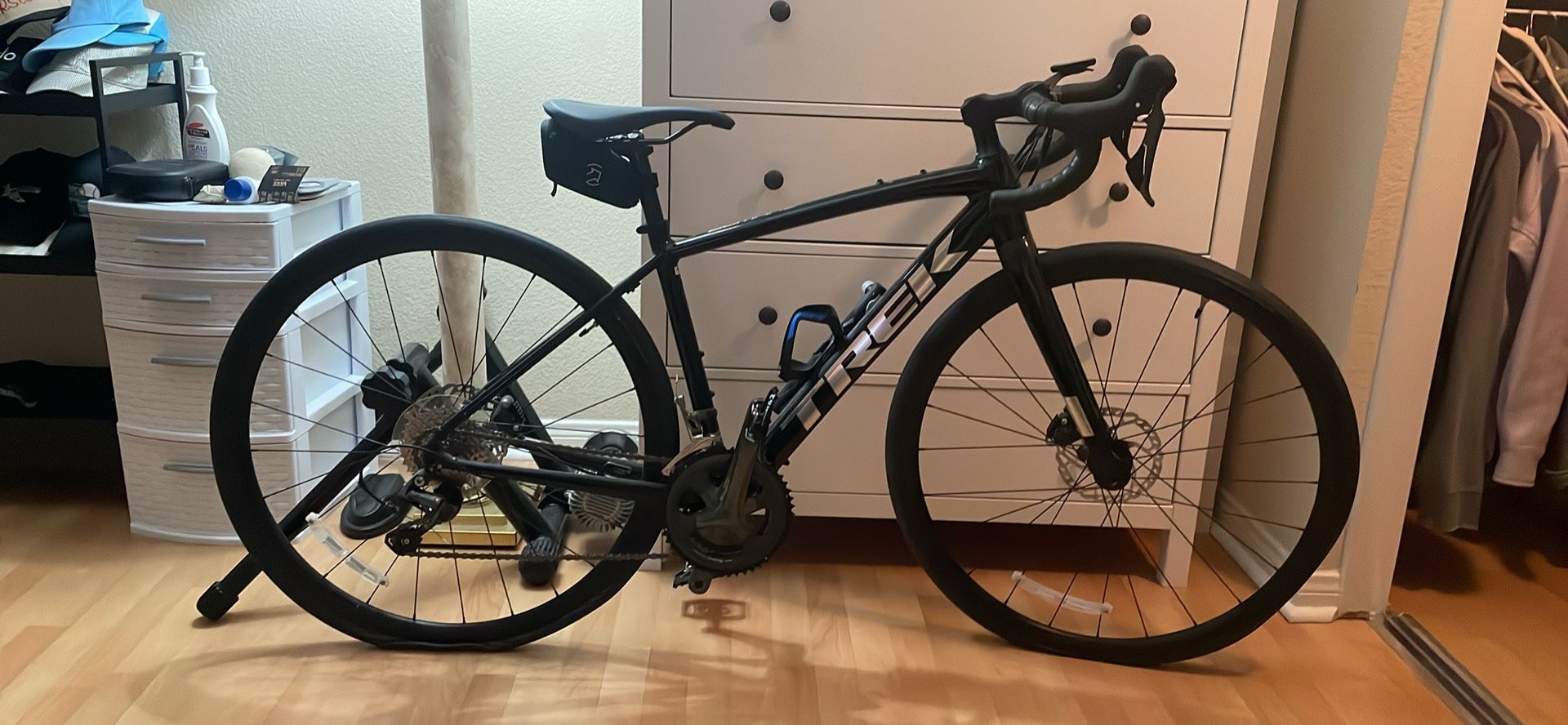 Trek Domane AL4 Disc Brake Road Cycling Bike - Like New! Shimano Tiagra, size 49