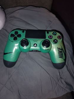 PS4 controller