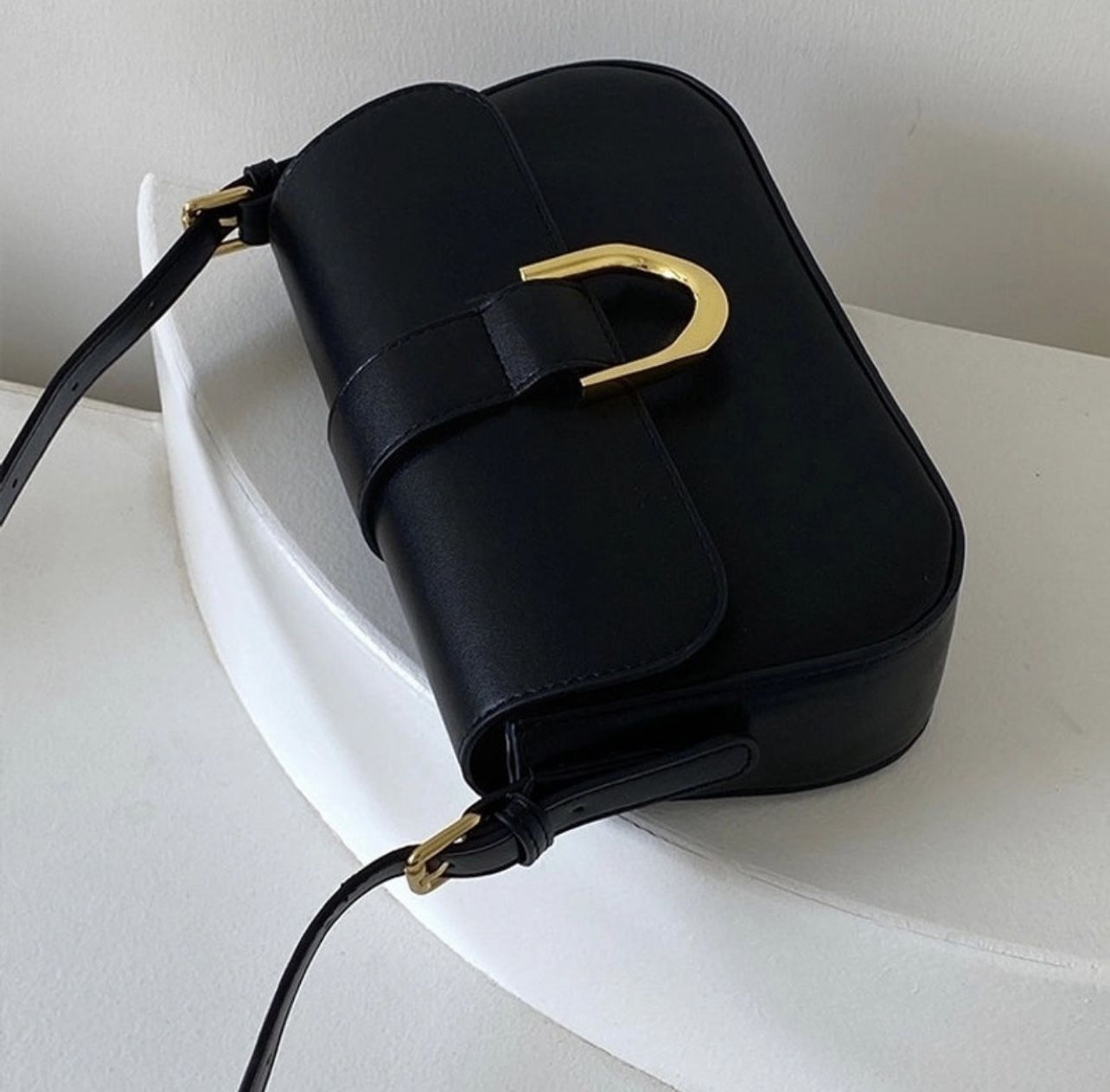 Women's Medium Pu Leather Solid Color Vintage Style Classic Style Square Zipper Crossbody Bag