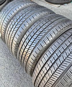 205/60/16 vendo set de Tires con 85% de vida las 4