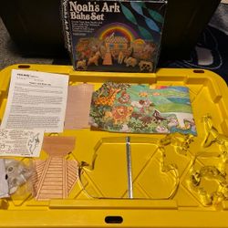 Noah's Ark Metal Cookie Cutters Bake Icing Set Fox Run Panoramic Display Baking (never used, box is damaged)