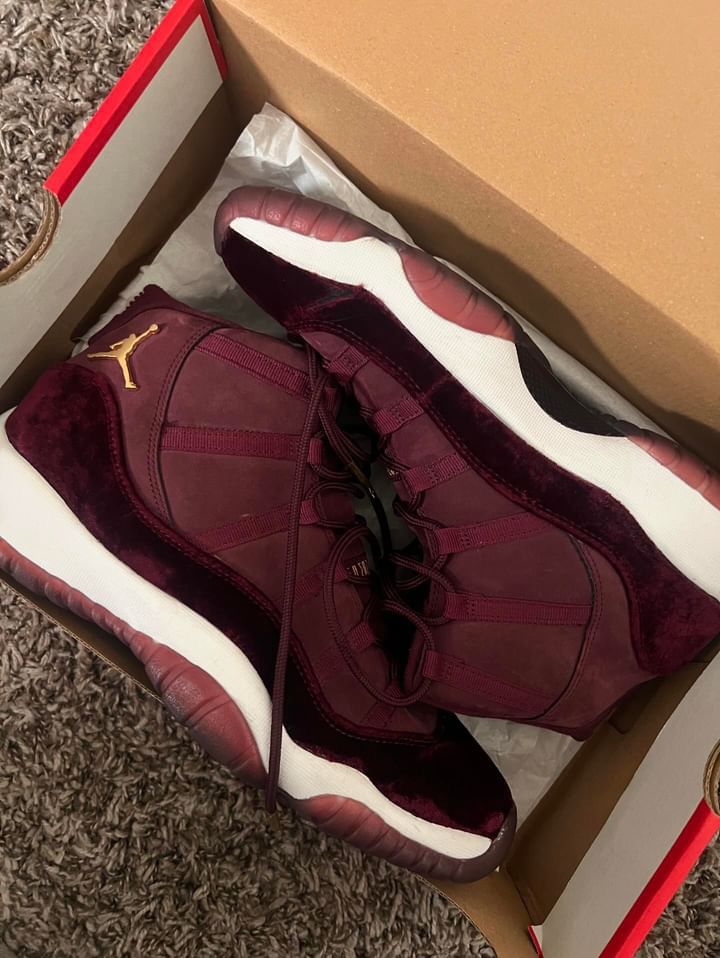 Jordan 11s Size 9Y