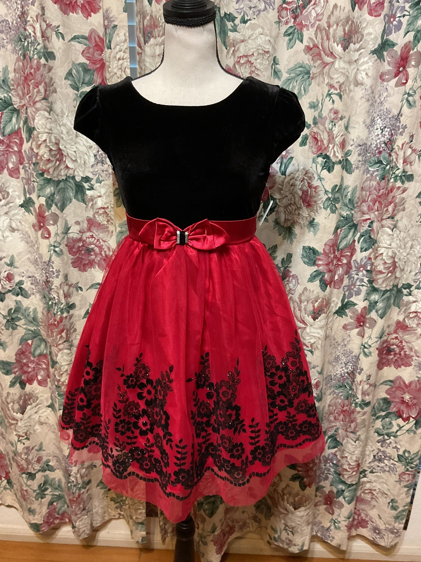 #238-Red & Black Formal Dress. Brand Name: Jona Michelle. Size 10 Kids..