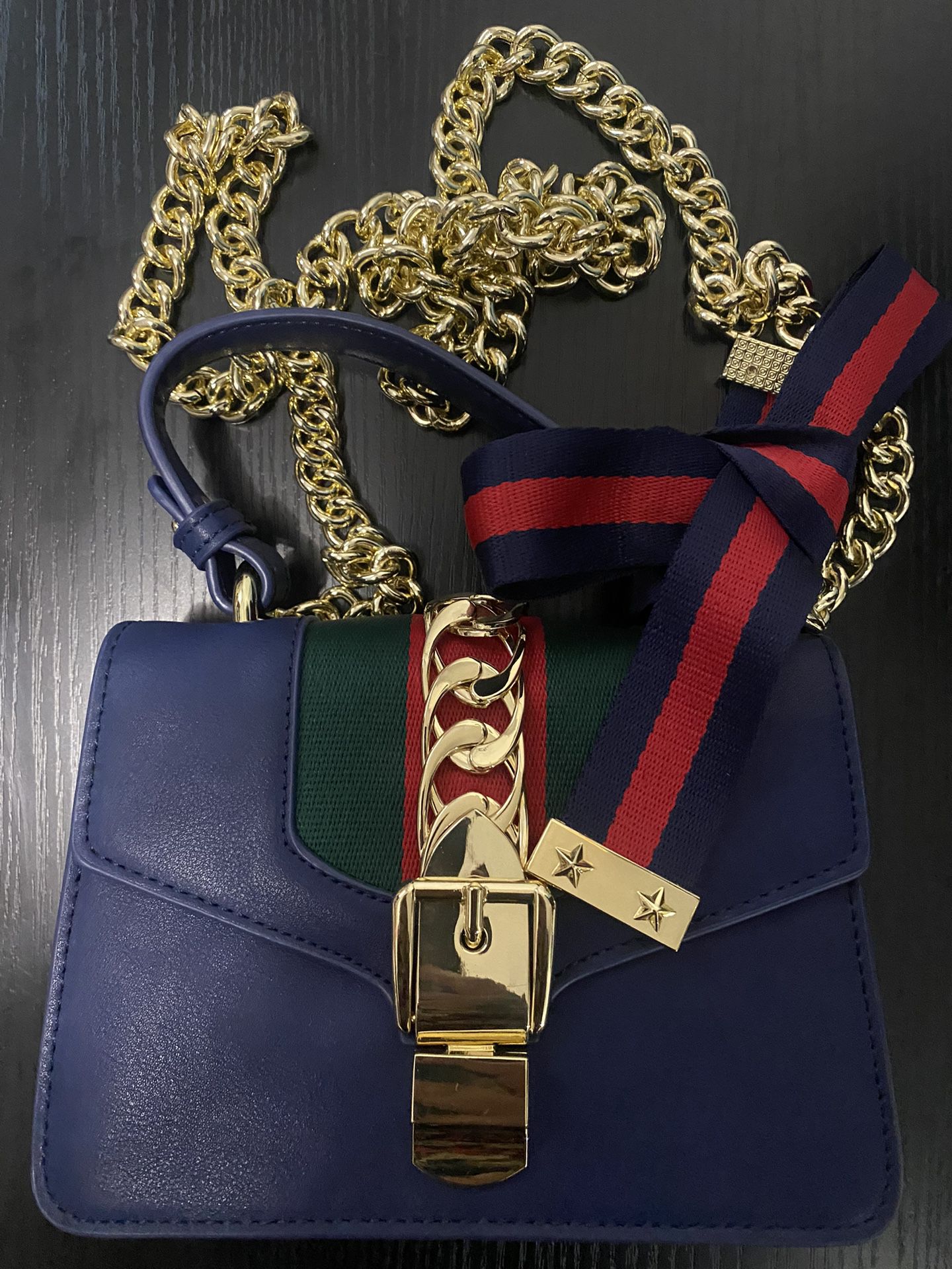 Gucci Dollar Calfskin Interlocking G Shoulder Bag Medium for Sale in Simi  Valley, CA - OfferUp