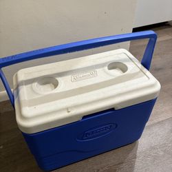 Coleman Ice Chest With Cup holder Lid Clean
