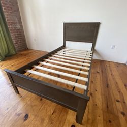Contemporary Twin Bed Frame w Headboard ( Deliver )