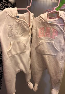 Baby gap jumpers -6-9 months -2 pcs