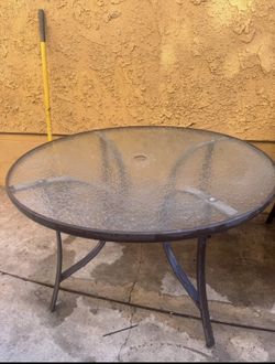 Patio round table