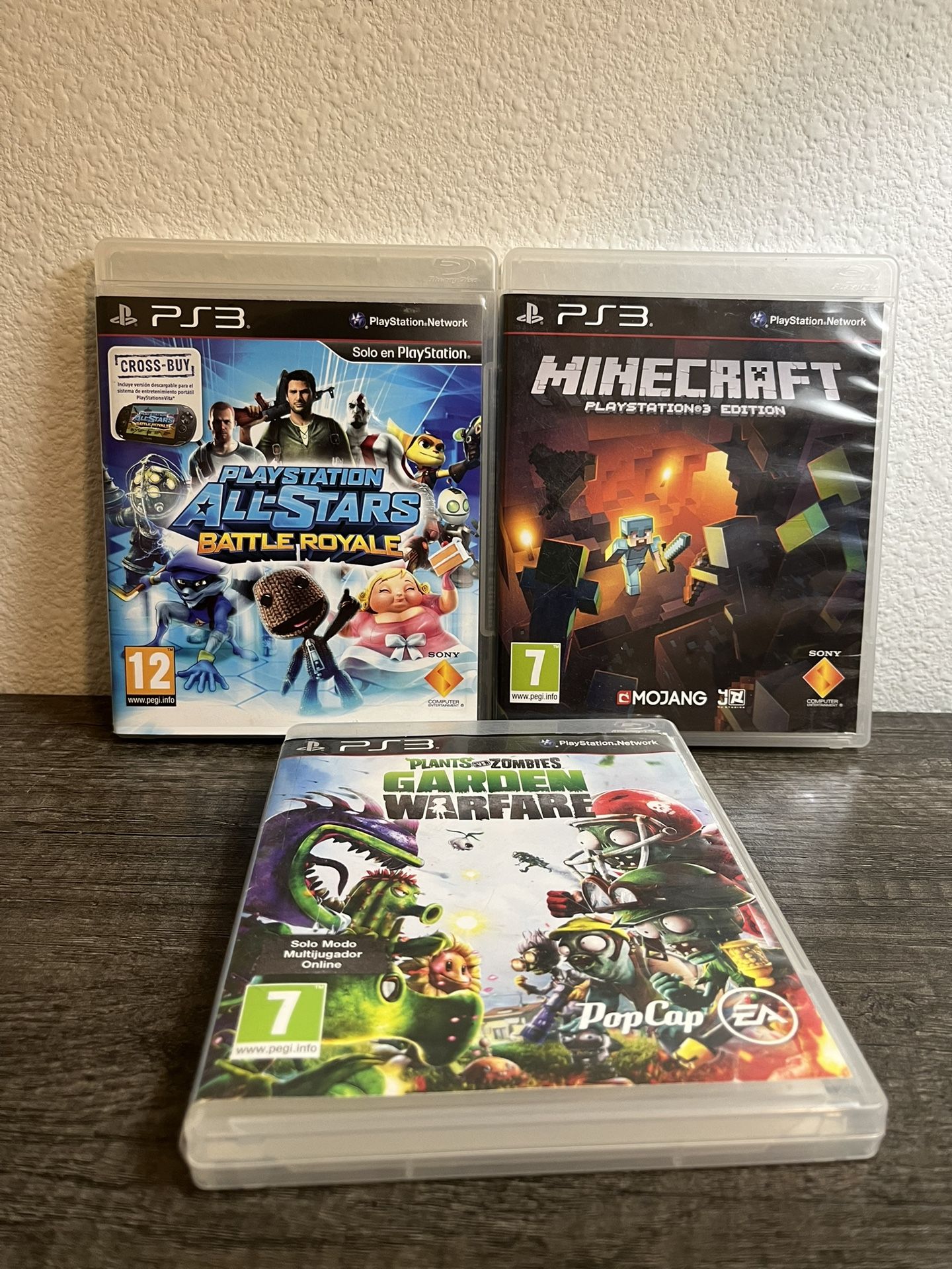 PlayStation 3 Game Bundle: Minecraft, Playstation All Stars, Plants Vs Zombies