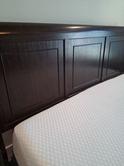 King Sleigh Platform Bedroom Set with Storage