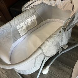Safety First Portable Bassinet- Gray 