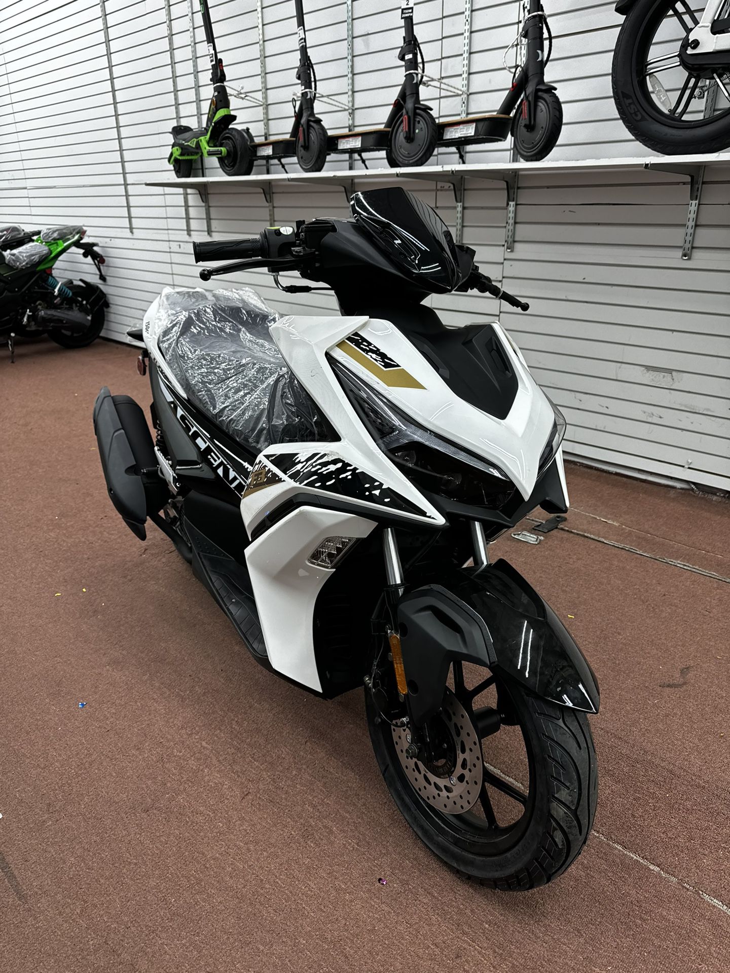 Brand New Acenda 150cc Gas Scooter 