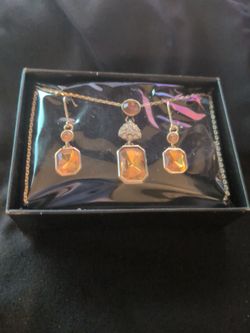 Avon Sparkle Surprise Necklace & Earring Gift Set~Topaz