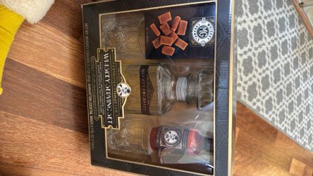 Whiskey serving set