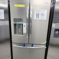 FRIGIDAIRE  FRENCH DOOR REFRIGERATOR  WITH 1 YEAR WARRANTY  /1 AÑO DE GARANTIA POR ESCRITO 