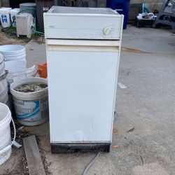 Insinkerator Trash Compactor White
