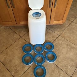 Diaper pail with 8 Refills