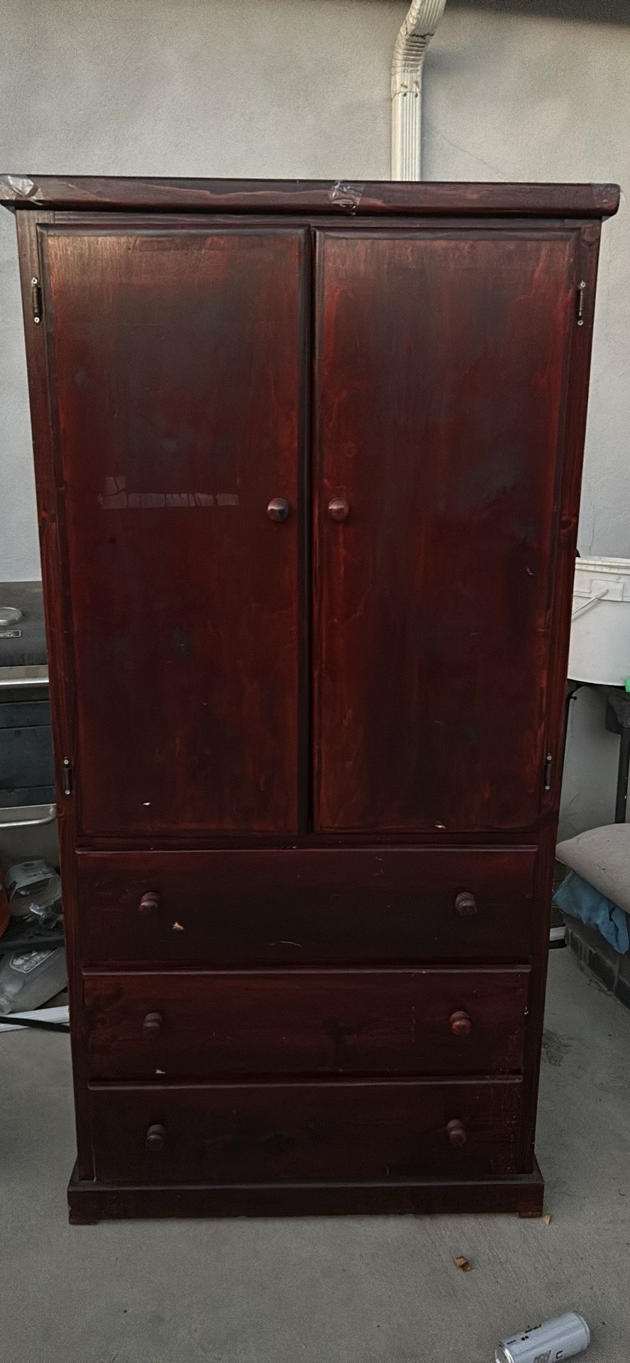 Small Clóset With 3 Drawers