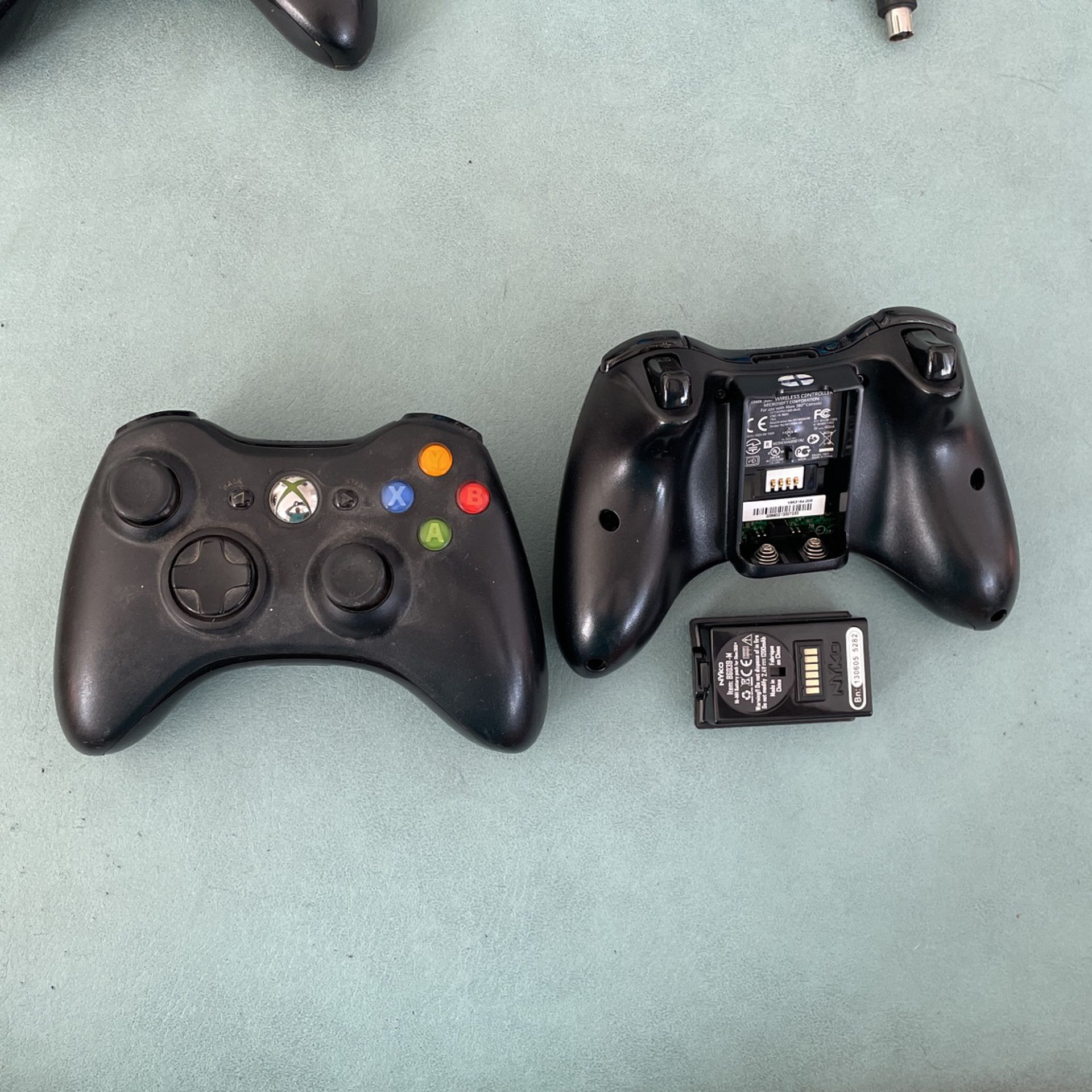 2 Xbox 360 Used Wireless Black Controllers 