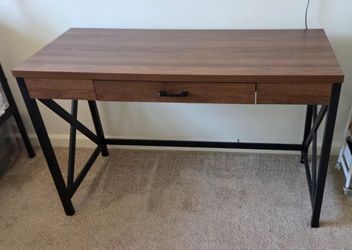 Desk / Escritorio