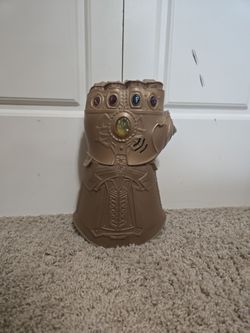 Hasbro Marvel Avengers Infinity War Thanos Infinity Gauntlet Electronic Fist.
