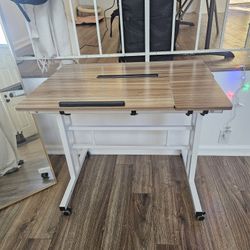 Desk With Wheels