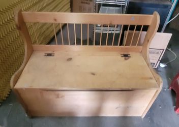 Small storage bench