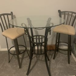 Hi-Top Table & Hi-Top chairs