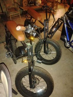 2 Hurley mini swell e-bikes