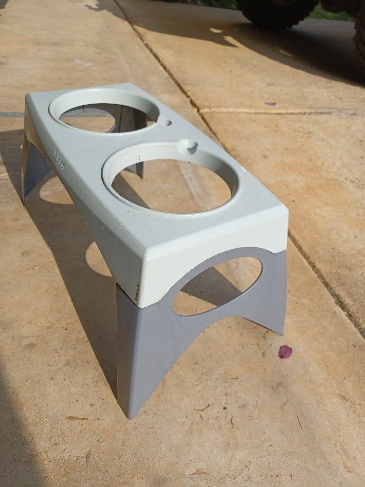 Bergan Elevated Pet Feeder