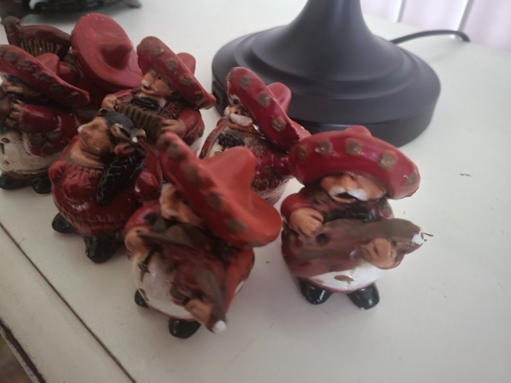 Set Of Chunky Mariachi Figurines 