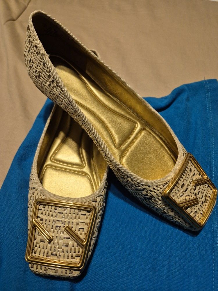 SIZE 9 M WEAR ONLY ONES OR TWICE.