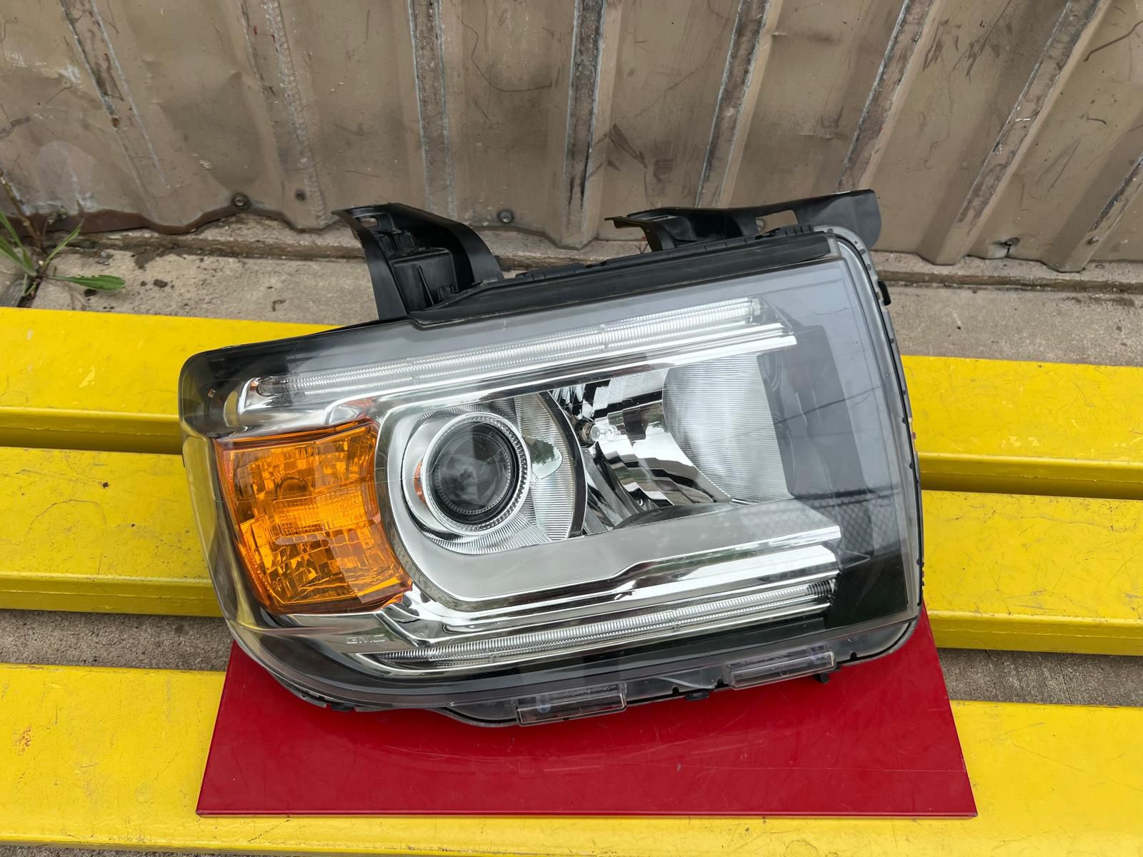 2015-2022 GMC Canyon Passenger Side Headlight Used Oem