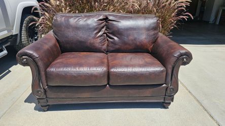 Free Love Seat