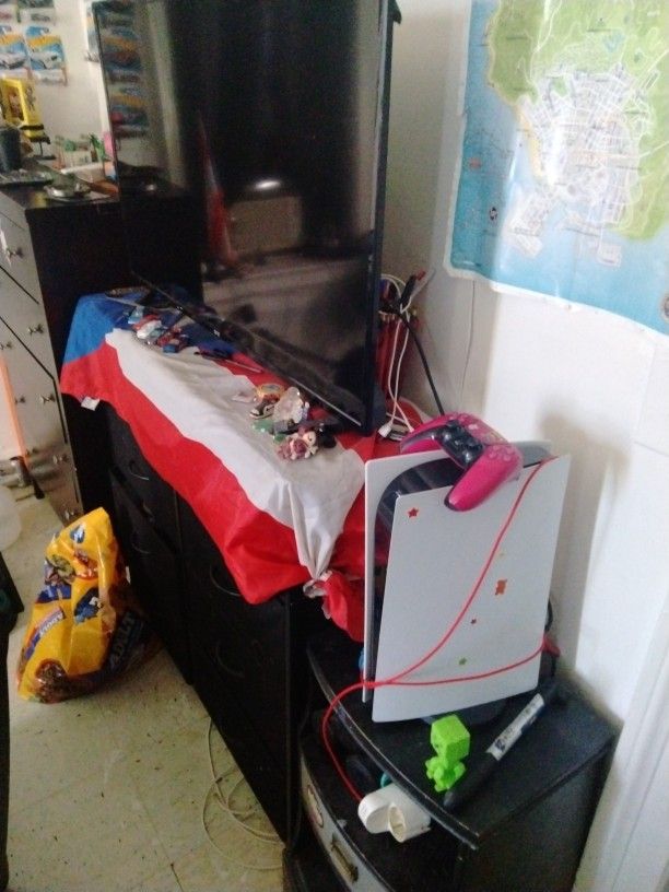 Selling TV And PS5