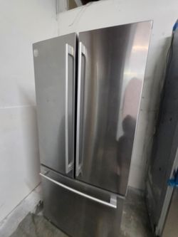 MUST GO TODAY – Kenmore Apartment Size Refrigerator
Used Kenmore apartment-size refrigerator. Fully working and ready to use.
Cools & freezes perfectl