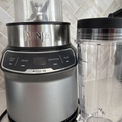 NINJA blender And Recipient 
