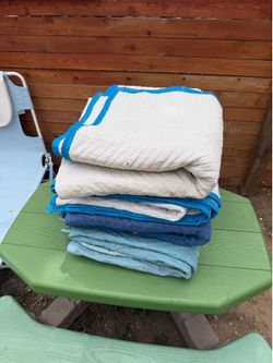 4 moving blankets