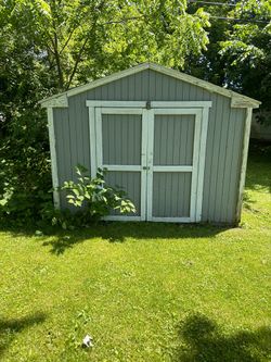 Free storage shed