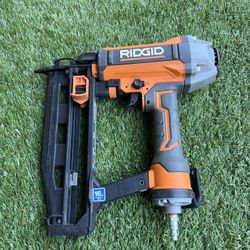 RIDGID Pneumatic 16-Gauge 2-1/2 in. Straight Finish Nailer with CLEAN DRIVE Technology READ DESCRIPTION