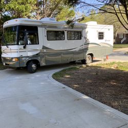 2005 Winnebago Voyage