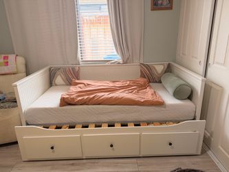 Day Bed - twin pulls out to king size
