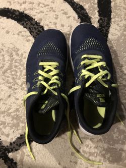 Nike shoes 7y runs 8 kids